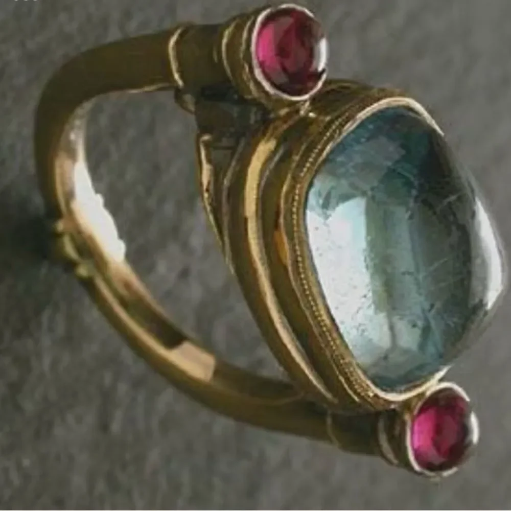 💕NEW Stunning & Unique Gold Ring with Bluish and Red Stones 💕